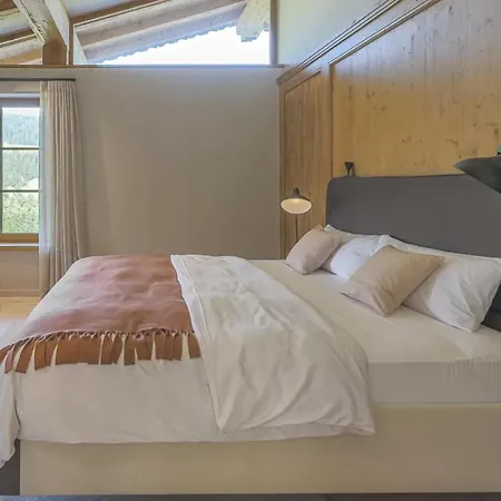 Lux 3-bedroom 200m To Lift