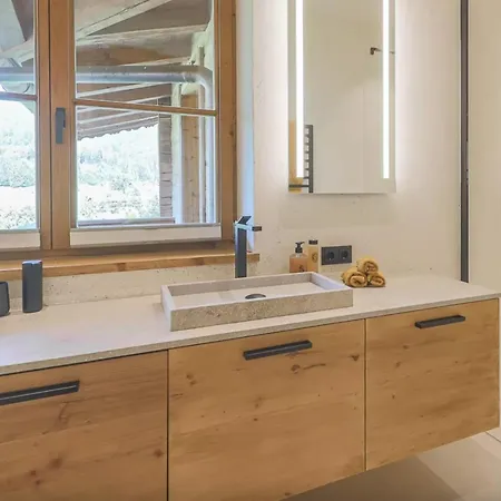 Lux 3-bedroom 200m To Lift Nasserein
